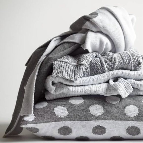 🆕 NWT Ethan Allen Polka Dot White & Gray Knit Throw Blanket, 30’’x 40’’ (New) - Picture 11 of 12